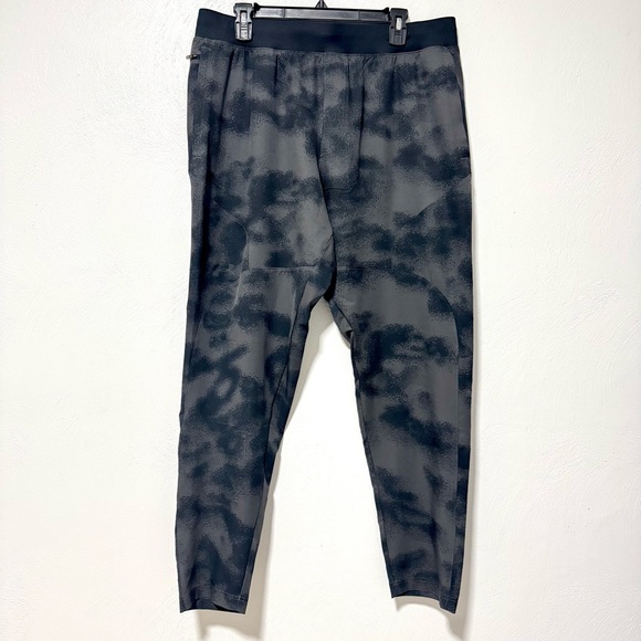 Under Armour Unstoppable Joggers Men’s XL  Black Camo Storm Stretch Performance - Picture 1 of 10